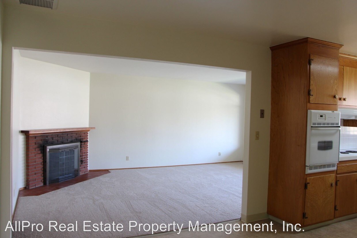 Building Photo - 3 br, 2 bath House - 38441 Logan Drive
