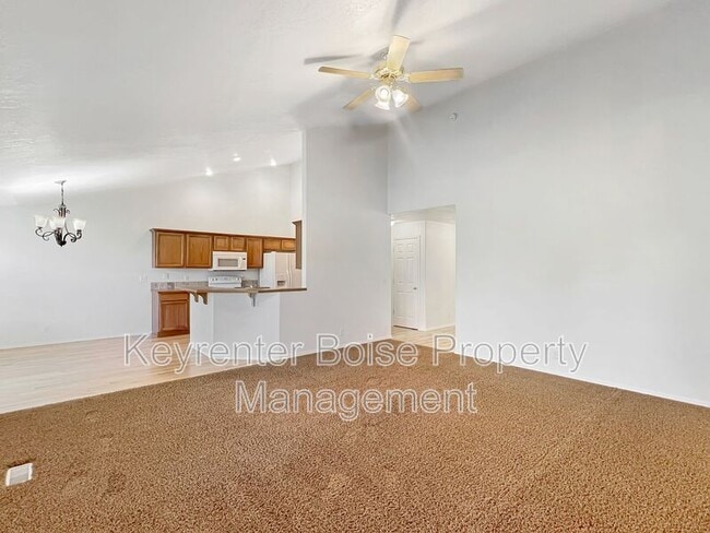 Building Photo - 258 S Alcove Ave