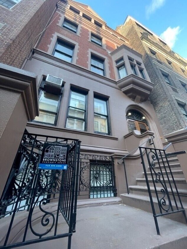 Foto principal - 23 E 69th St