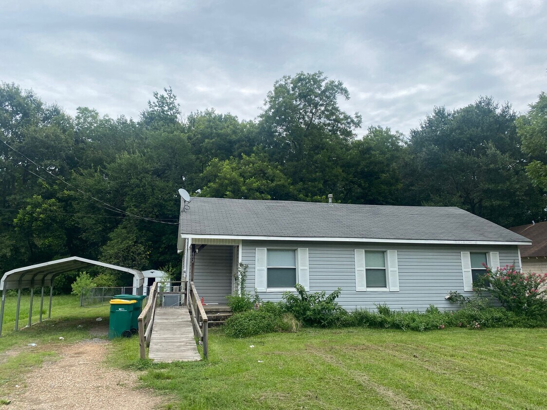 Primary Photo - 602 N Kenwood Rd