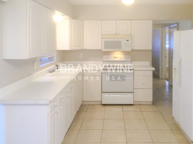 Building Photo - 1908 Palm Dr