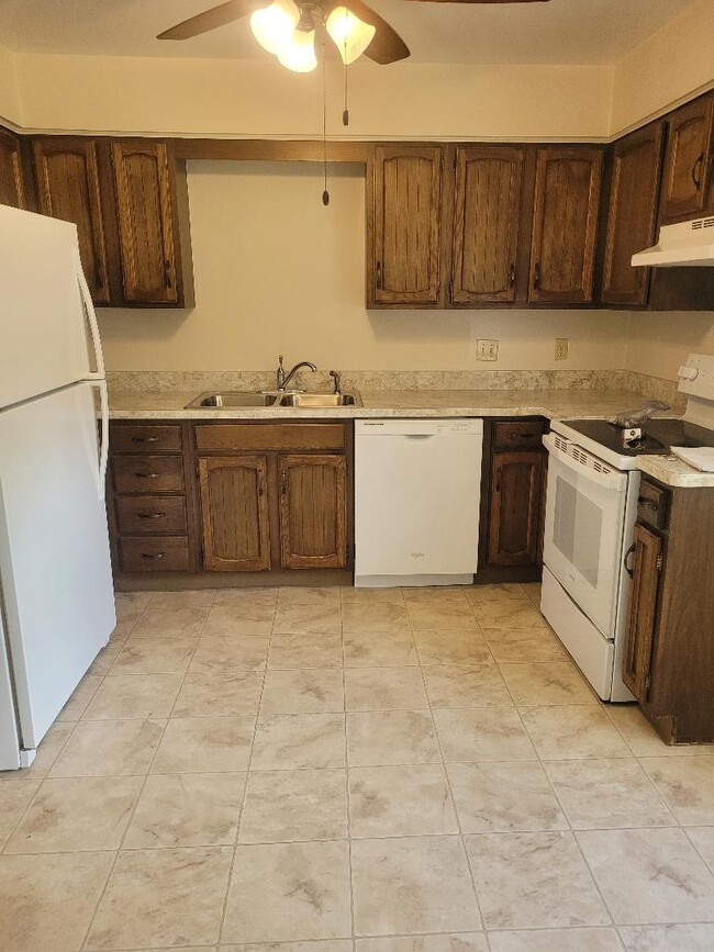Building Photo - 250 Talsman Dr
