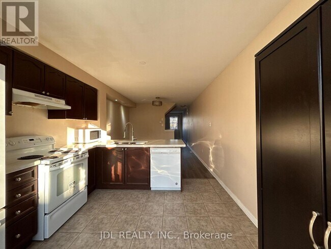 Building Photo - 233 Rouge River Dr