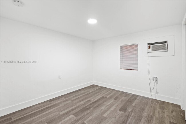 Building Photo - 2625 NW 24th Ave
