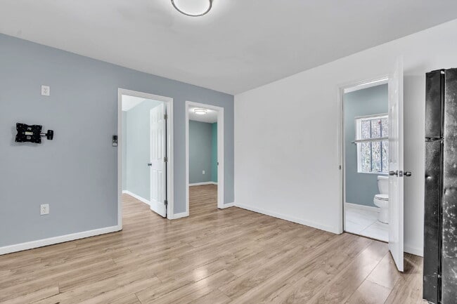 Foto del edificio - 2BR/1BA Triplex apartment home move-in ready!! $850/mo**