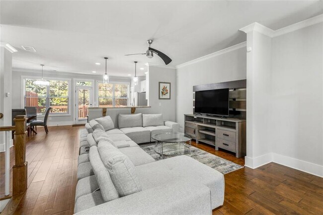 Foto del edificio - 2413 Misty Hollow Pl