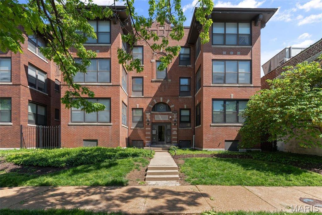 Primary Photo - 5621 Pershing Ave