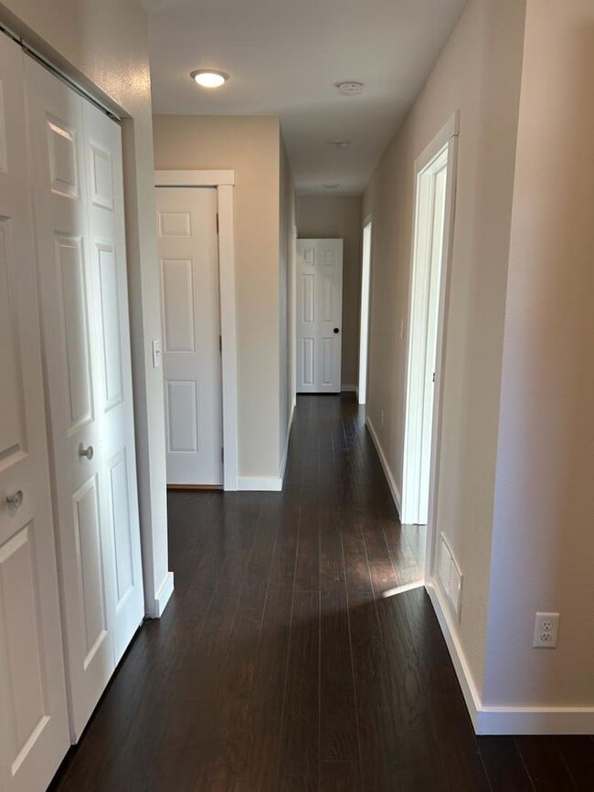 Building Photo - 1638 B Ave NE