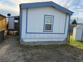 Building Photo - 275 3 Pond Dr