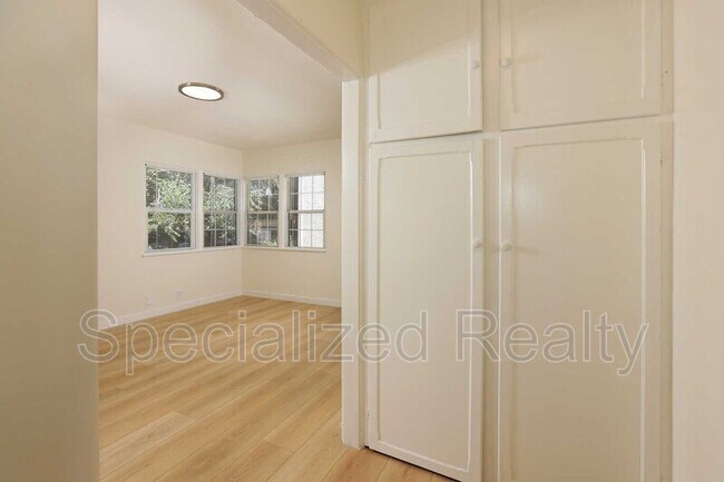 Building Photo - 14446 Dickens St