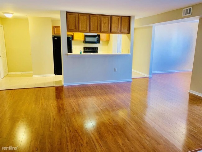 Foto del edificio - 9605 Lake Point Ct