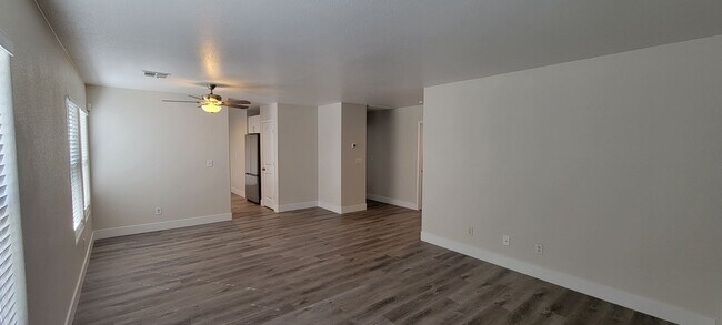 Building Photo - Executive 3 bedroom  Home. Single Story