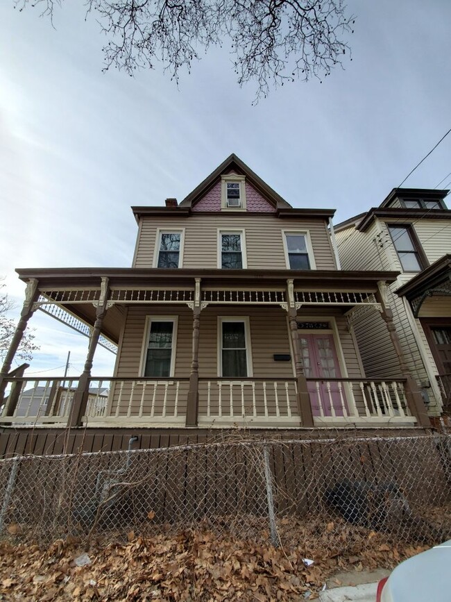 Available July 2026 - 4 Bedroom Home w/ Off-street Parking and Spacious Deck! - Available July 2026 - 4 Bedroom Home w/ Off-street Parking and Spacious Deck!