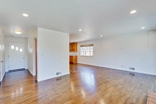 Foto del edificio - Updated 3BR/2BA Home with Great Schools and Convenient Location