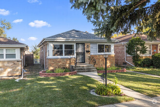Building Photo - 609 Linden Ave