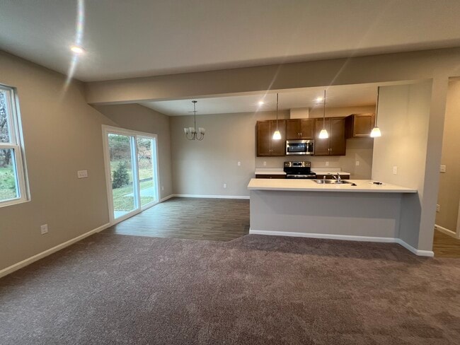 Building Photo - 4250 Family Farm Dr
