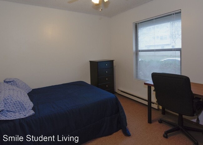 Building Photo - 2 br, 1 bath Room For Rent - 1001 W. Clark