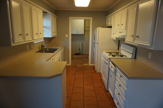Building Photo - Beautiful 3/2 On A Cul-De-Sac!