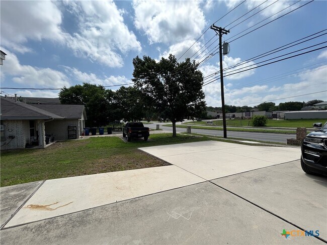 Foto del edificio - 1642 W County Line Rd