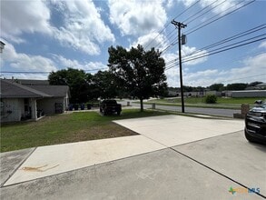 Building Photo - 1642 W County Line Rd