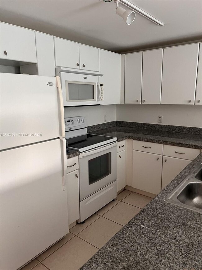 Foto del edificio - 2740 SW 28th Terrace