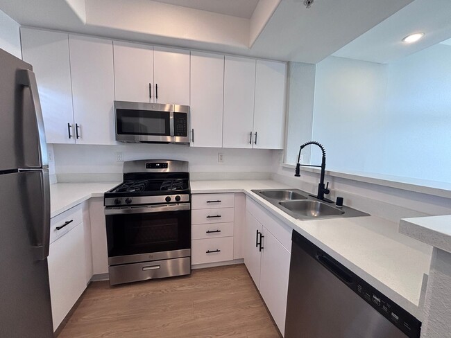 Interior Photo - 2820 Sawtelle Blvd