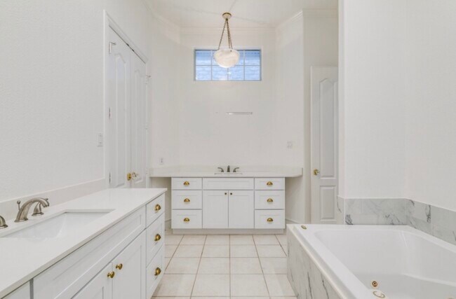 Foto del edificio - 7319 Inwood Rd