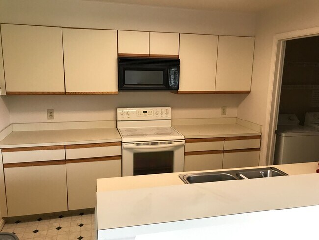 Foto del edificio - Seven Oaks First Floor Condo