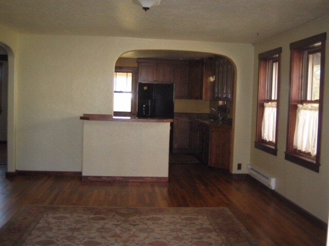 Building Photo - 225 E Montezuma Ave