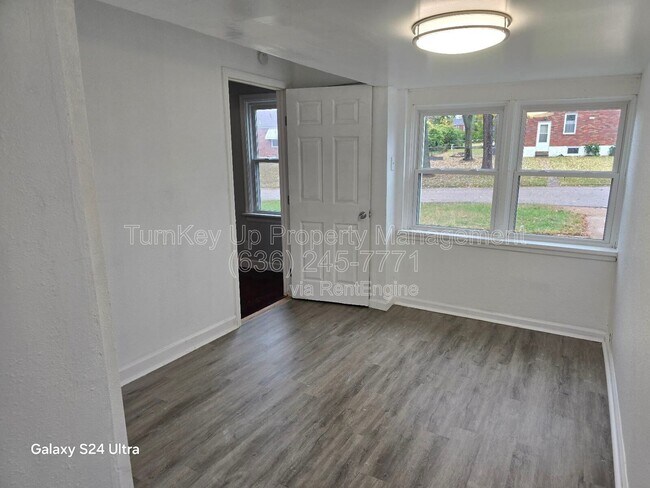 Building Photo - 910 Disco Dr