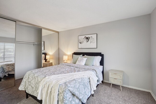 Interior Photo - Hollyhills Apartments