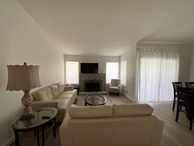 Foto del edificio - 2 bedroom 2 bath plus bonus room