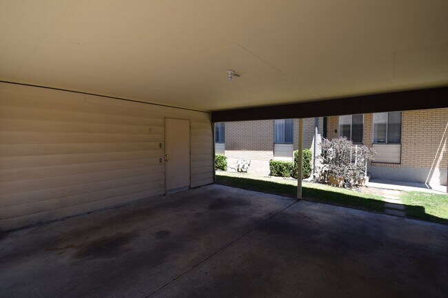 Building Photo - Quiet 3 bed Duplex in Murray –  Near Ski Resorts with Mountain Views!!