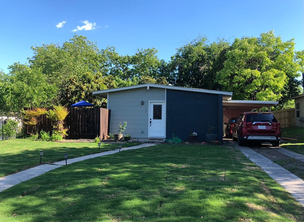 Primary Photo - 142 Birchwood Dr