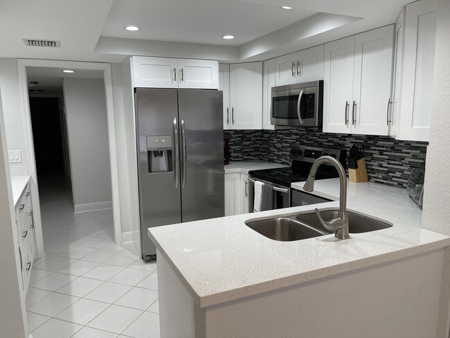Building Photo - 1660 12 Oaks Way
