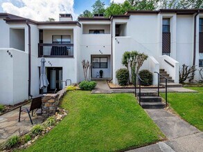 Building Photo - 301 Kings Row Dr