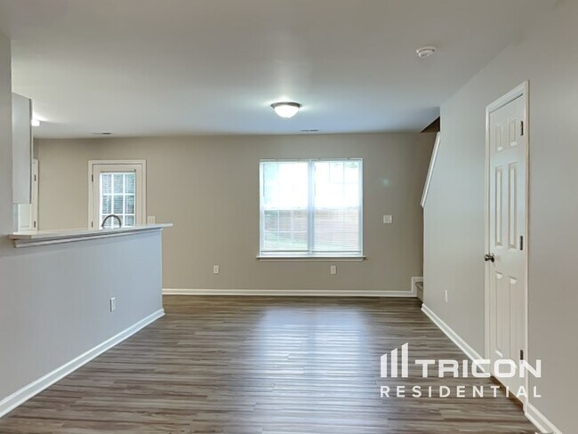 Building Photo - 9514 Parkridge Dr