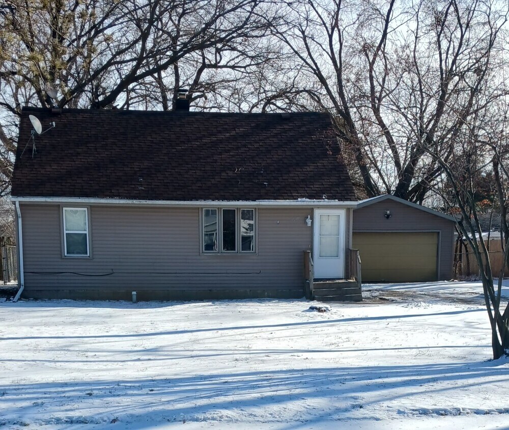 1035 Landon Ave, Winthrop Harbor, IL 60096 House Rental in Winthrop
