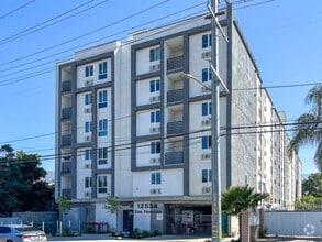 Building Photo - LEASE UP