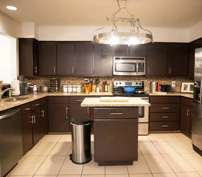 Kitchen - 3413 Bristol Rd