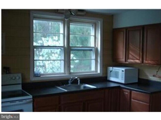 Foto del edificio - 295 Gravel Hill Rd