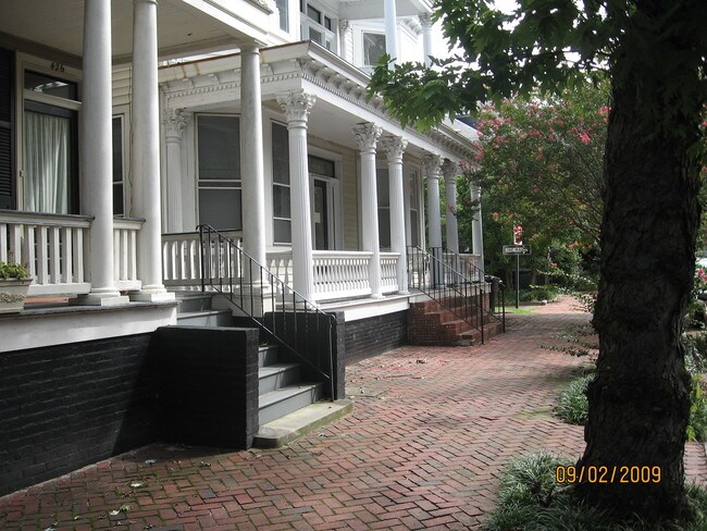  - 424 North St