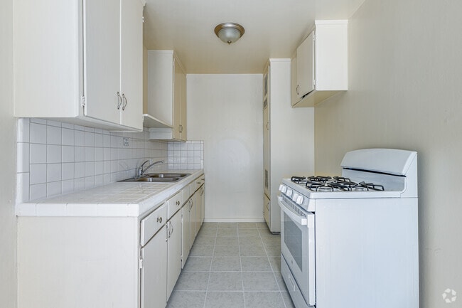 1 habitación, 1 baño - 600 pies cuadrados - Cocina - 12036 S Vermont Ave