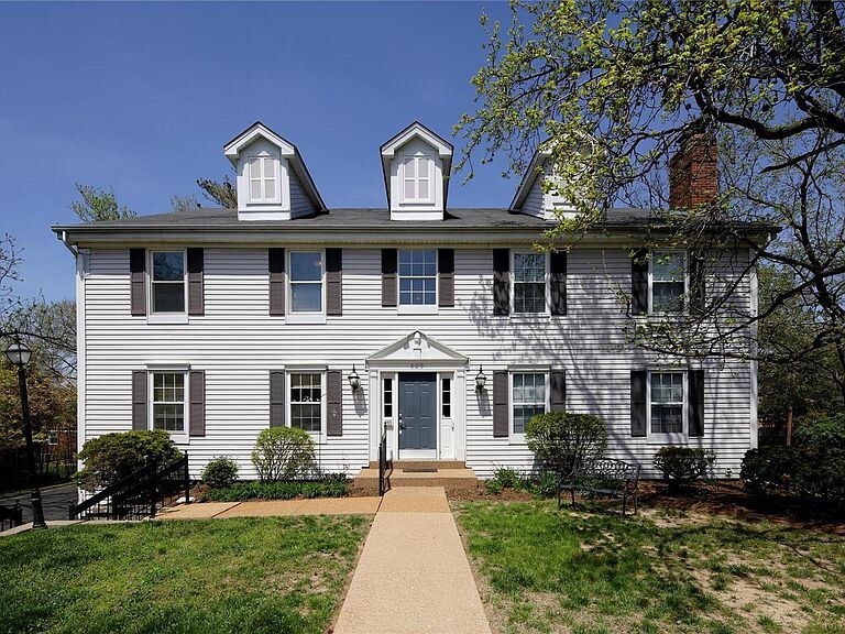 Front View of Building - 809 N Hanley Rd