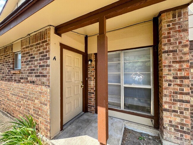 Foto del edificio - 3002 Chaucer Dr