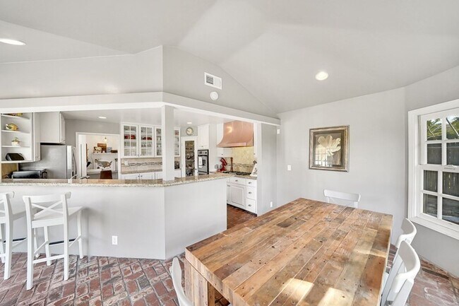 Foto del edificio - 3 Bed 2 Bath Single Family Home in Eastbluff