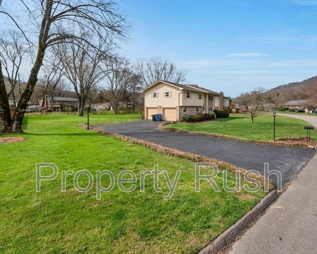 Building Photo - 628 N Valley Dr