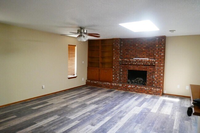 Foto del edificio - 5503 NW Wilfred Dr