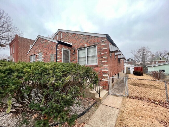 Foto del edificio - 6152 Victoria Ave