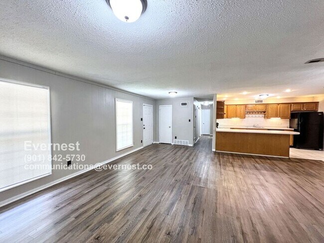 Foto del edificio - 6375 Greenbriar Dr